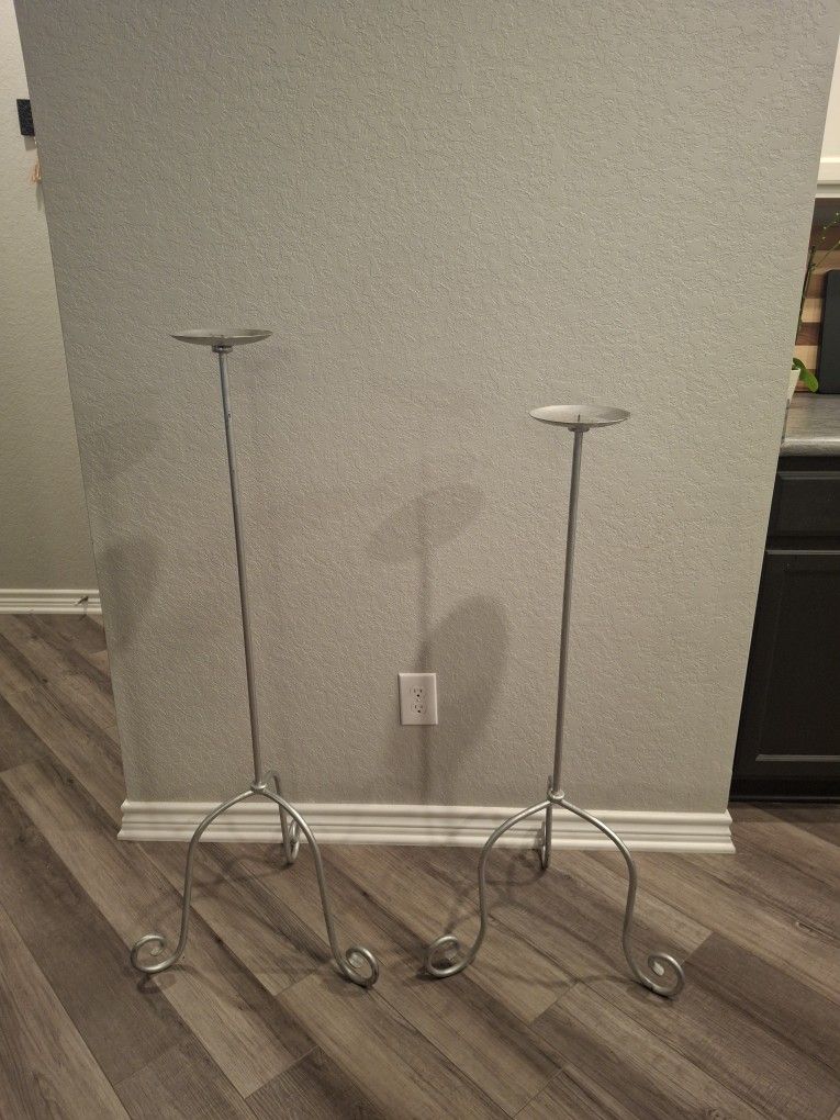 TALL IRON SILVER CANDLE HOLDERS(SERIOUS BUYERS ONLY PLEASE 🙏🏻)READ FULL DESCRIPTION BEFORE ASKING PLEASE 🙏🏻 IF IT'S POSTED IT'S AVAILABLE 👀 
