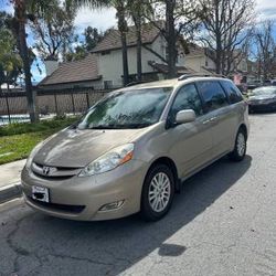 2010 Toyota sienna le awd