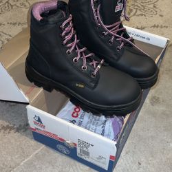 🚨 Women’s steel toe boots 🥾 size 7🚨 ($100)
