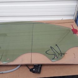 Auto Parts 2014 To 2018 Chevy Silverado Pickup Truck Right Front Door Glass OEM 