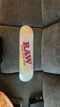 Raw rolling papers deck