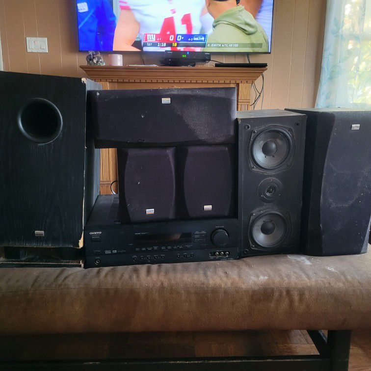 Onkyo Surround Sound Receiver With Subwoofer And 5 Speakers 