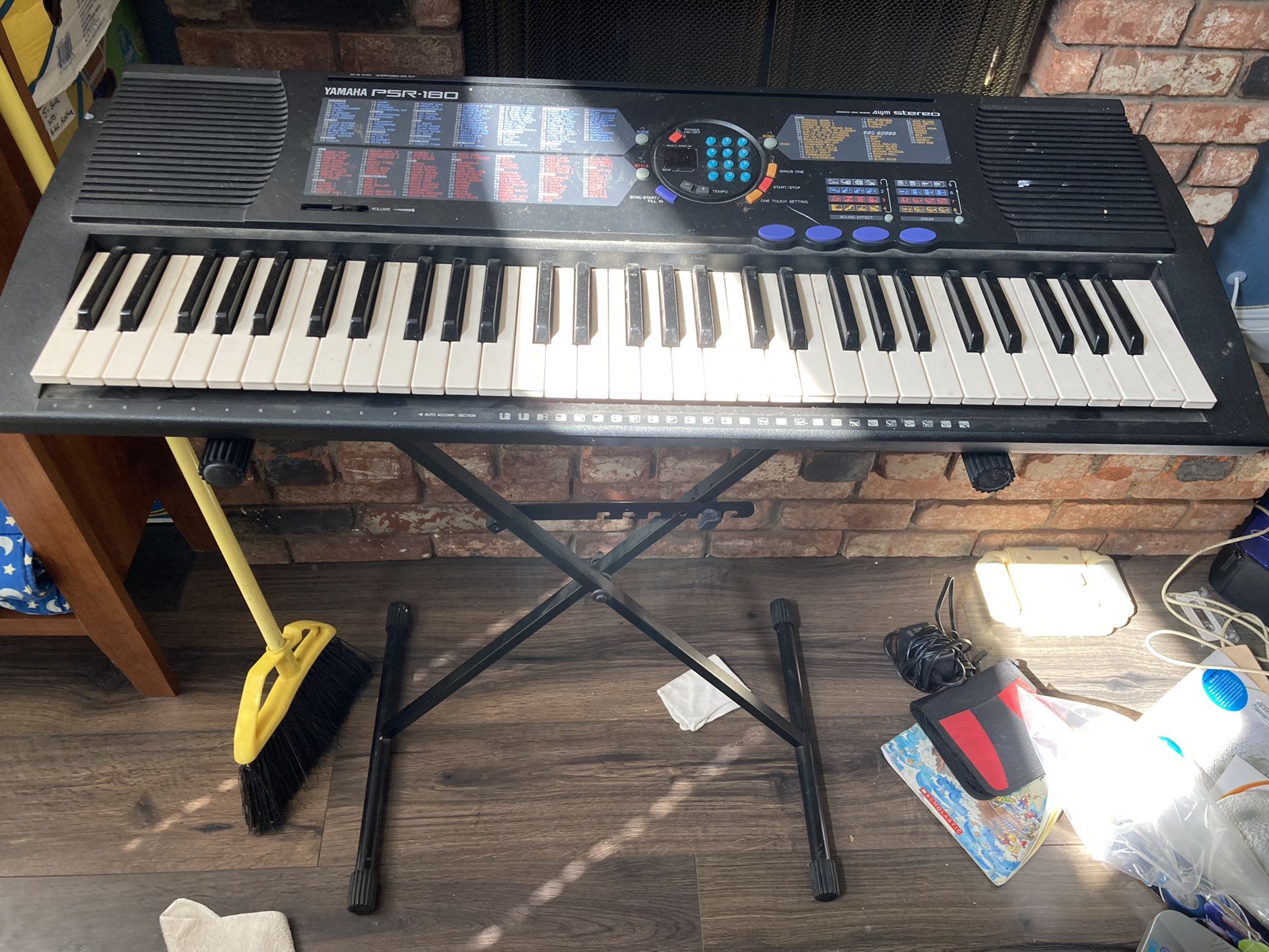 Yamaha PSR-180 Keyboard And Stand