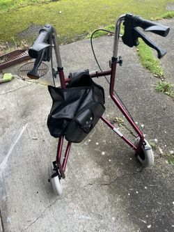 Nice three wheel walker With Bag 