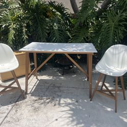 Kitchen Table / Desk and Chairs