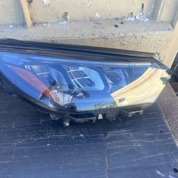 2023-24 MBZ EQE  CLASS RIGHT HEADLIGHT 