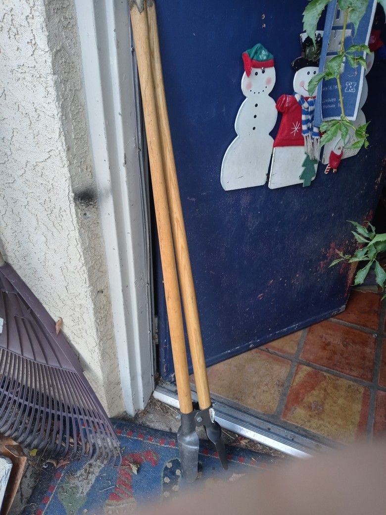 LIKE NEW. HUSKY POST HOLE DIGGER for Sale in Colorado Springs, CO OfferUp