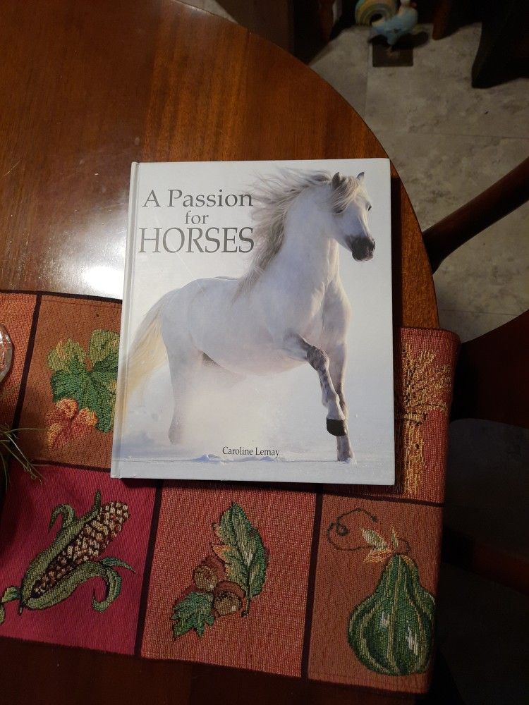 Horse Beautifully Illustrated Book