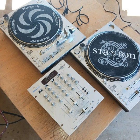 DJ Equipment Turntables / Mixer and More for Sale in Phoenix, AZ OfferUp