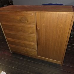 Dresser 
