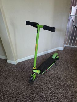 E90 Scooter - Razor - Kids 8 yrs old +