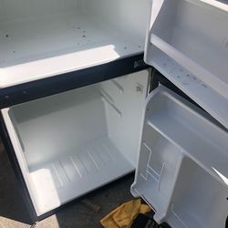 Hamilton beach mini fridge