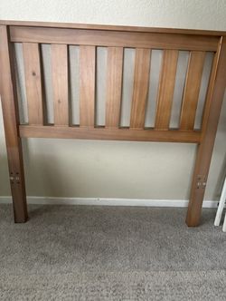 Twin bedframe- boxspring not needed