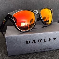 New Oakleys  Box, Pouch Cloth All Included
