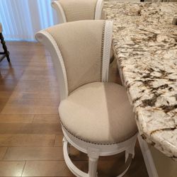 Set of 4 Luxury Counter Height Swivel Bar Stools – Stunning Details