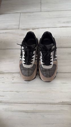 Women’s Sneakers