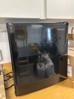 Insignia 1.7 cubic foot mini dorm room fridge