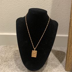 Rose pendant necklaces