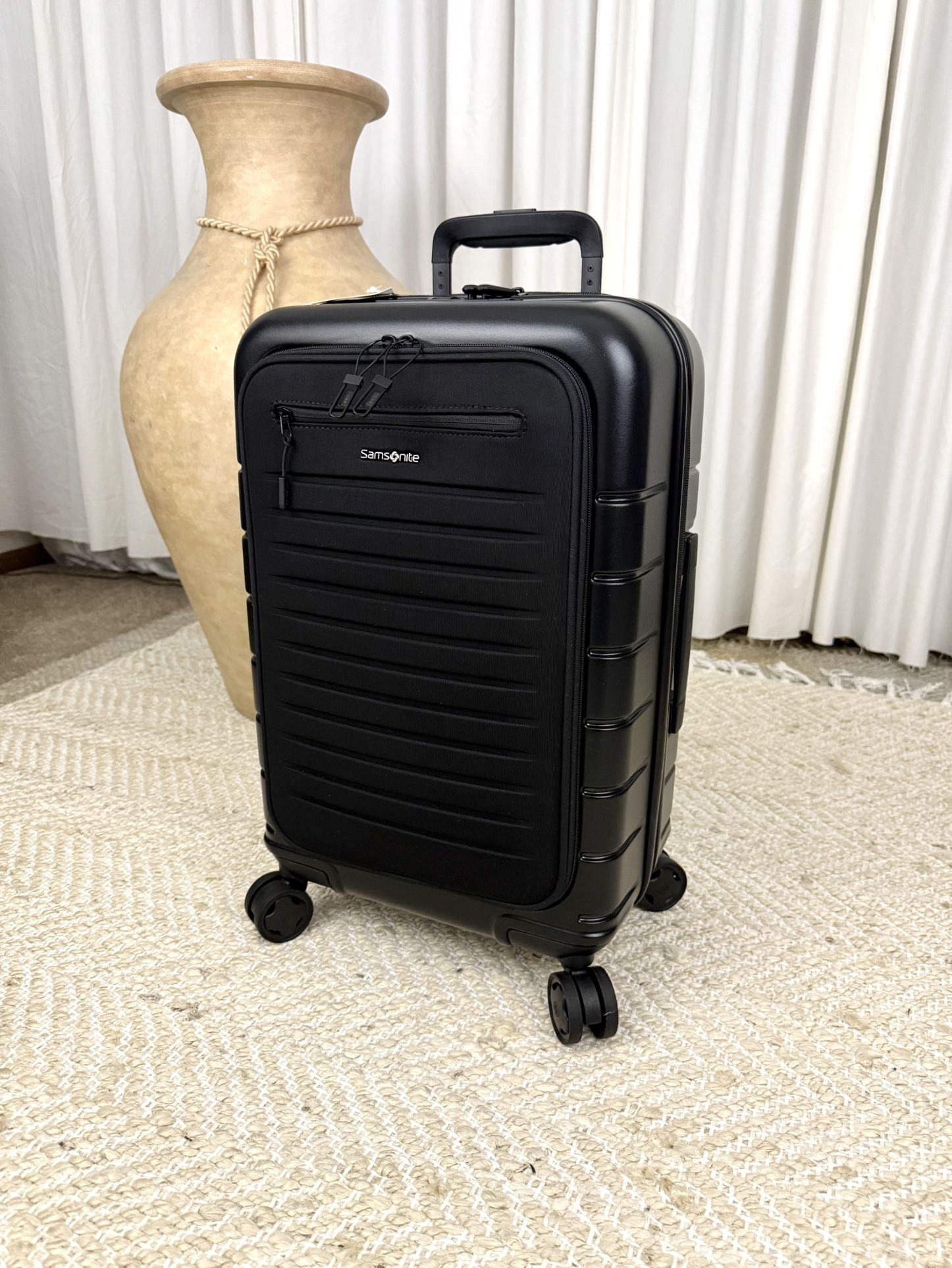 Samsonite Variate Spinner Carry-on Suitcase