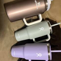 Stanley Or Hydro flask 40 oz Tumbler