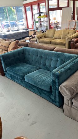 (In store) Blue velvet tufted couch