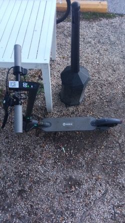 Hiqis Electric Scooter