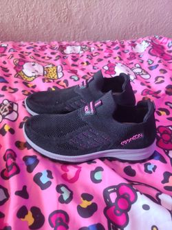 Black and pink size 6