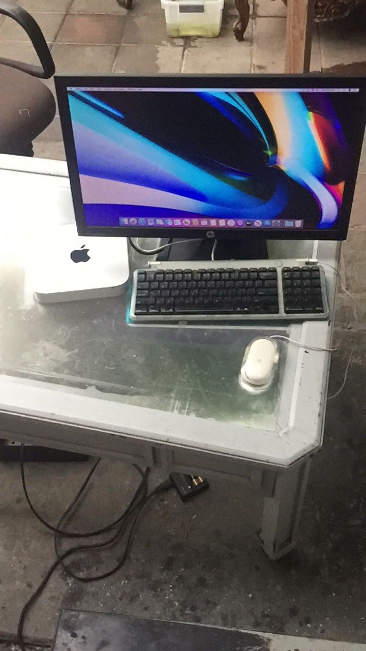 Late 2012 Mac Mini i7 Processor 1TB Hardrive 8gb Ram Come With Apple Keyboard and Mouse ( MAC Mini only no Monitor)