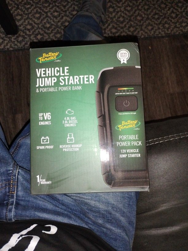 Portable Vehicle Jump Starter In USB Power Bank Up To V6 Engines Spark Proof Reverse Hook Up Protection