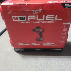 Milwaukee M18 Fuel Hammer Drill With 2-5ah Batteries And Charger 