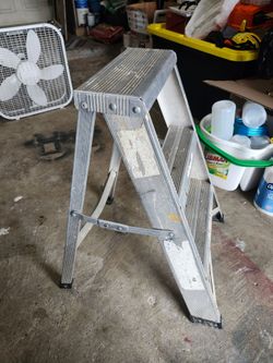 2 step folding ladder