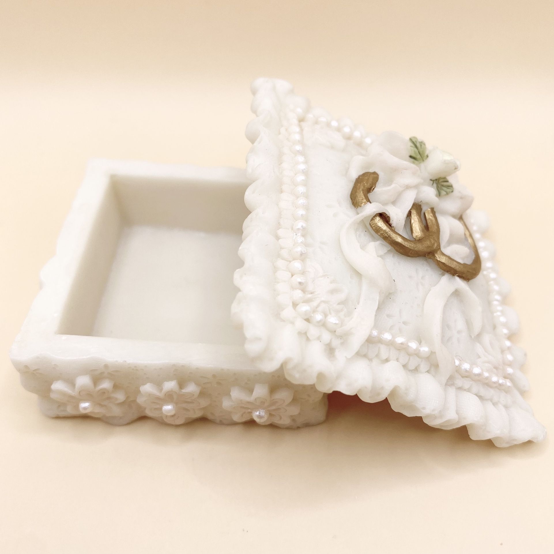 Dezine Trinket Box For Ring Wedding Hand Painted New In Box 9241