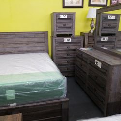 New 4 PC Bedroom set In A Beautiful Gray Finish