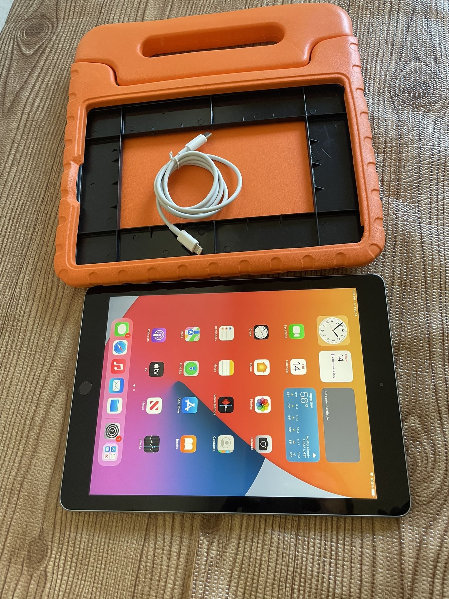 Apple iPad 5th Generation 32GB with kids protective case & Charger (128gb $150)