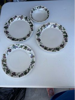 Plates with grapes