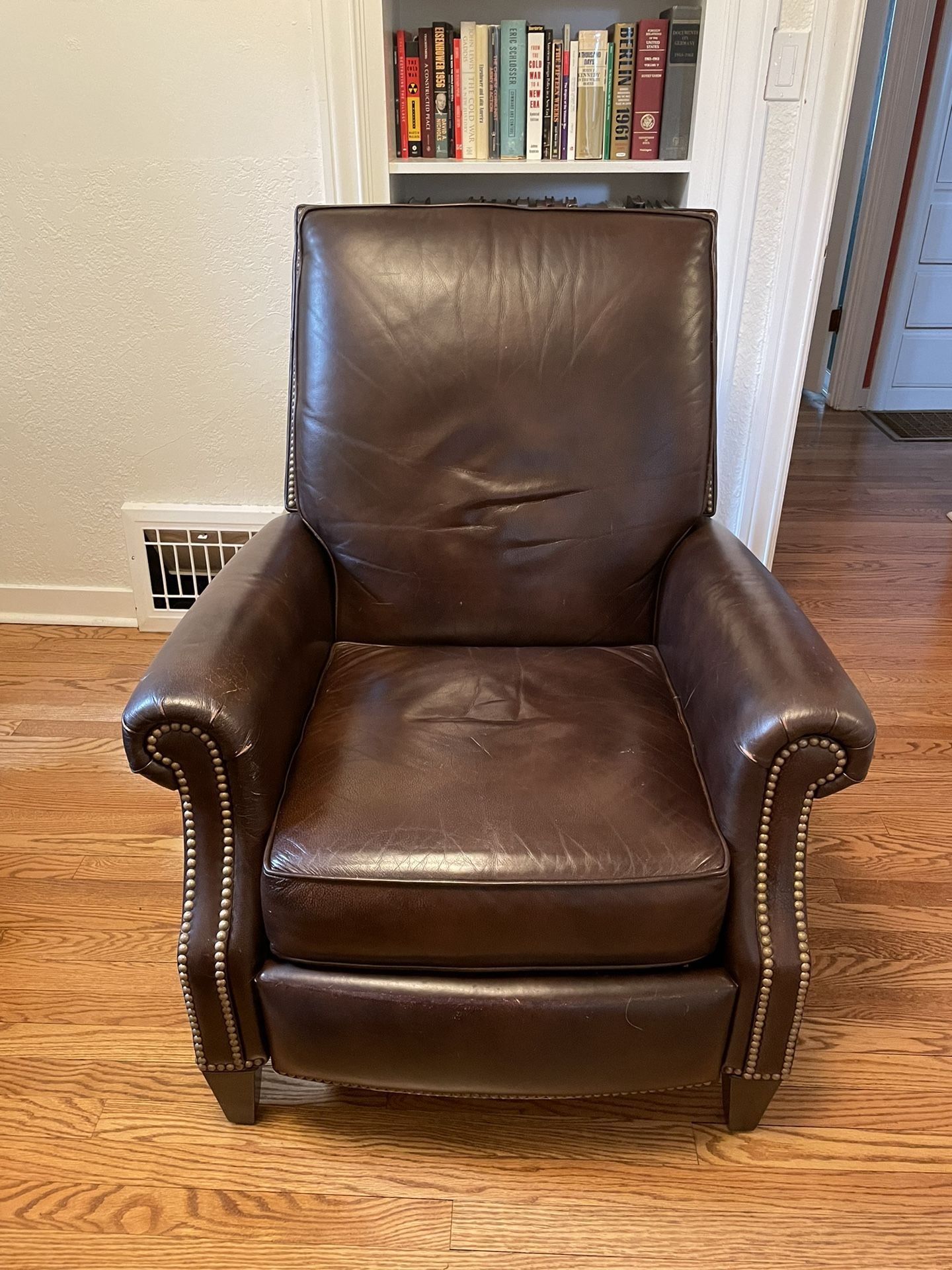 Ethan Allen Leather Recliner for Sale in Seattle, WA - OfferUp