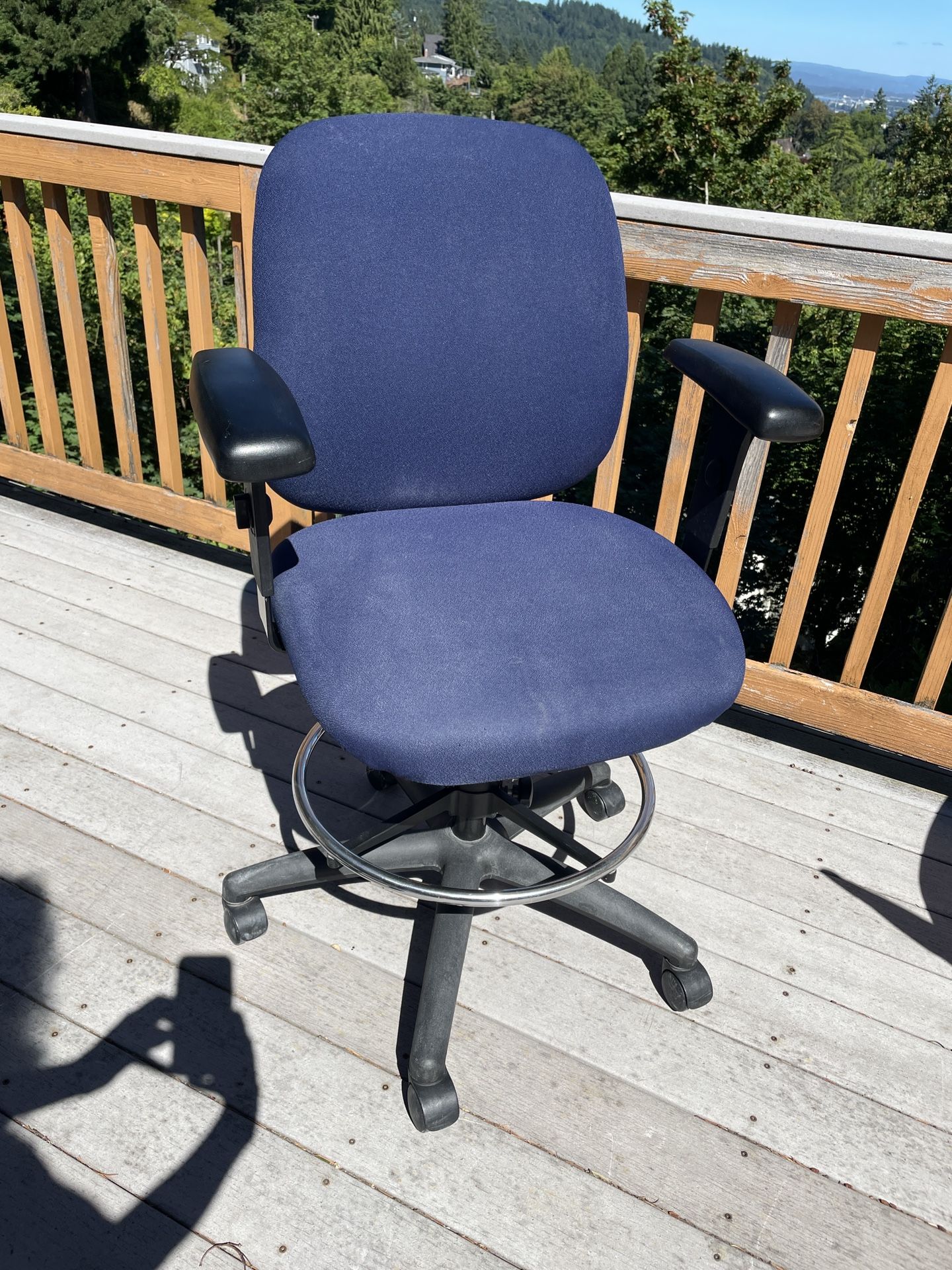 Free Adjustable Office Chair