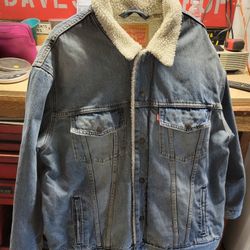 Levi's Men's Sherpa Lined Denim Trucker Jacket Size 2XL Medium Wash Blue Jean