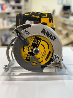 DEWALT DCS590 XR 20V 7-1/4” BRUSHLESS CIRCULAR SAW USED TOOL ONLY