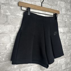 Nike Women's Tech Fleece High Waisted 3” Pleated Shorts NWT Size XL (FV7485-010)