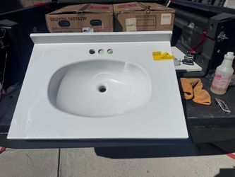 Project Source 31-in White Cultured Marble Single Sink 4-in Centerset Faucet Mount Bathroom Vanity Top new display