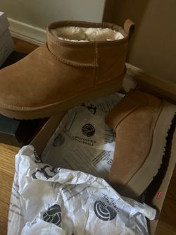 UGG  Women’s Classic Ultra Mini Platform