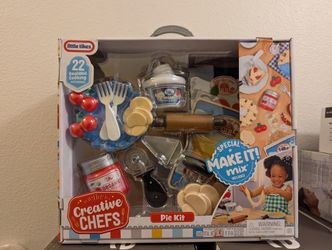 Little Tikes Creative Chefs Pie Kit with Make-It Mix Play Sand, 22 Accessories