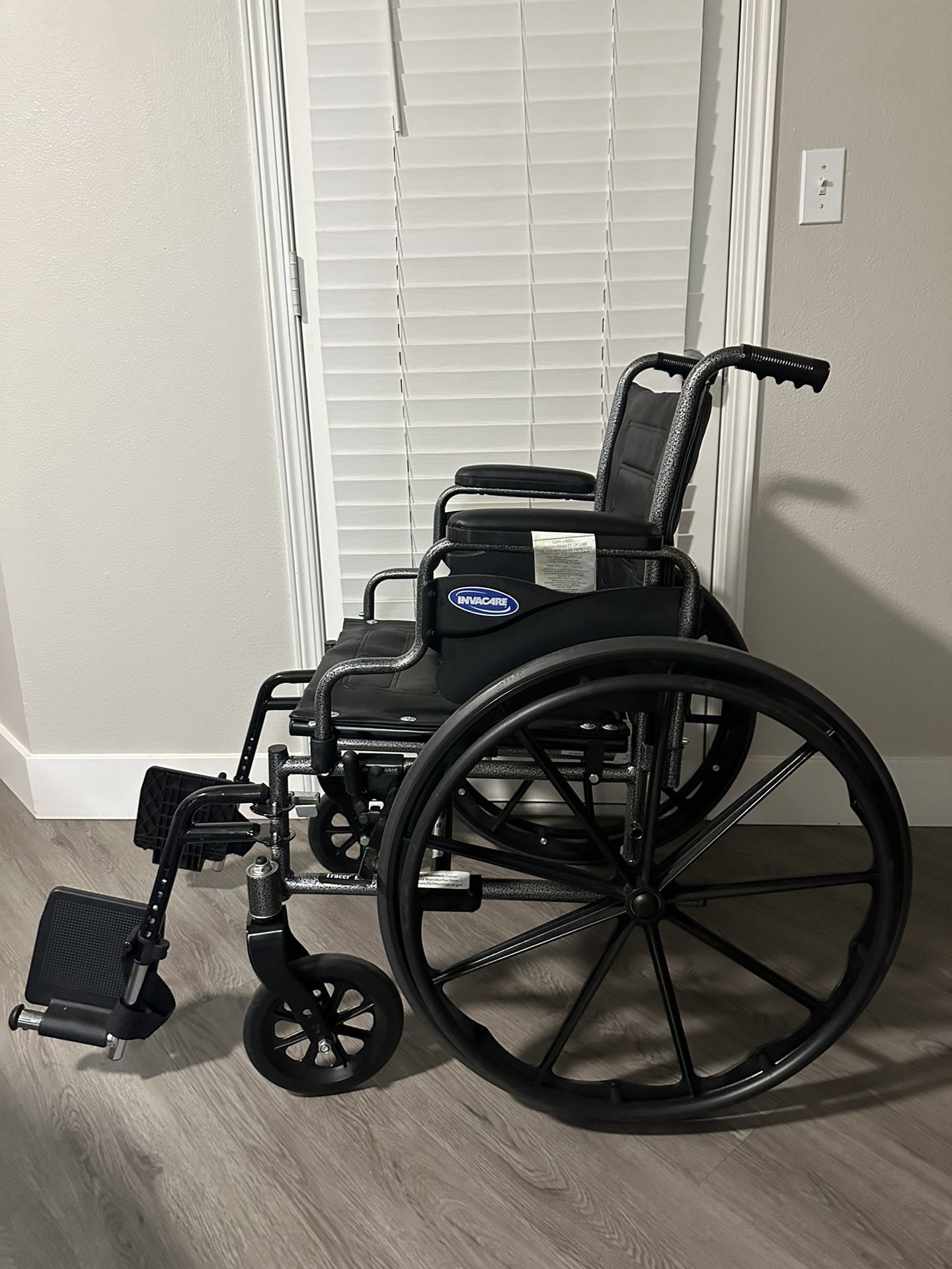 Invacare 9000 XDT Heavy Duty Wheelchair 