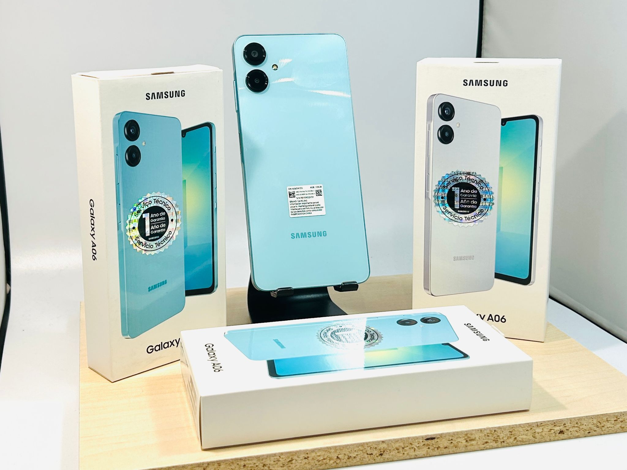 Samsung Galaxy A06 128GB UNLOCKED Fully Functional $130 each NEW IN BOX