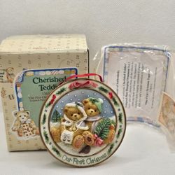 Cherished Teddies season Santa sculpt plate CHRISTMAS FIGURINE ORNAMENT HANGING

Great CONDITION,  no flaws
Our First CHRISTMAS together 
Sculpted pla
