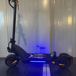 Dual-motor dual-battery high-speed electric scooter