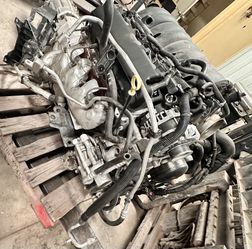 6.2L Engine With Transmission And Transfer Case.