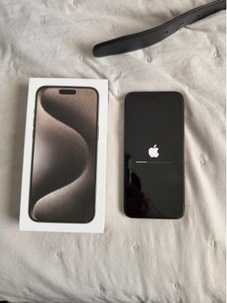 iPhone 15 Pro Max 256GB Natural Titanium (Unlocked) – Clean
