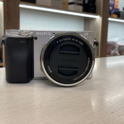 Sony A6400 With 16-50mm Lens.  Silver 